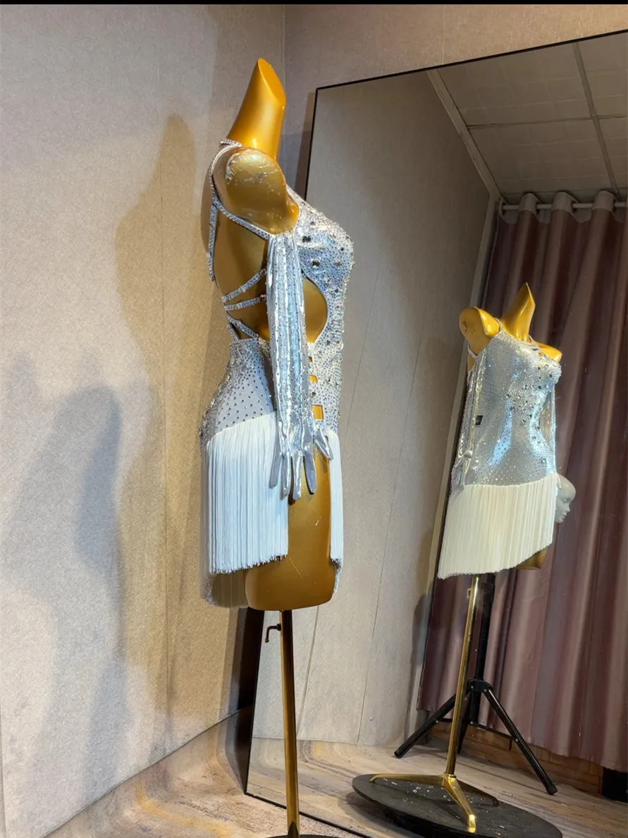 Ręcznie robiona sukienka do tańca latynoamerykańskiego – profesjonalny kostium do zawodów balowych dla kobiet z frędzlami i kryształkami