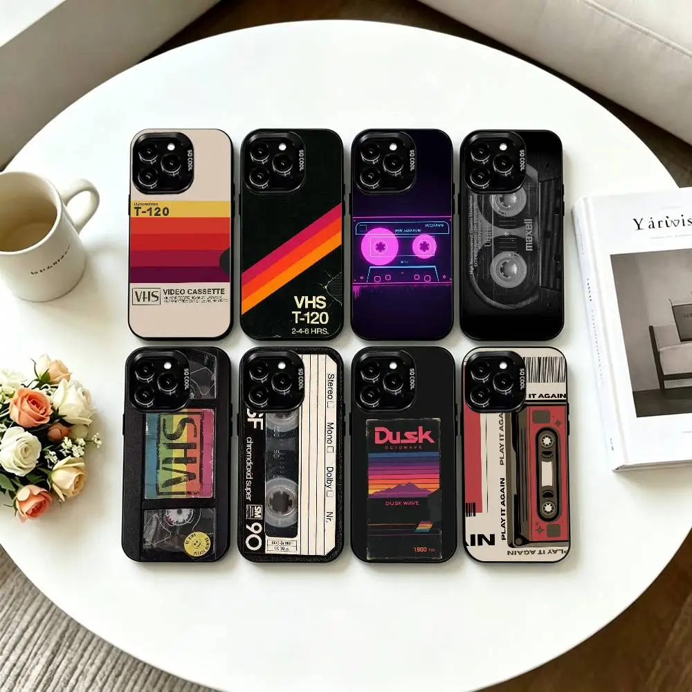 Capa de Celular Retrô VHS com Design de Fita de Vídeo para iPhone 17, 16, 15, 14, 13, 12, 11 Plus, Pro Max, XS, Capa Colorida Prata e Preta