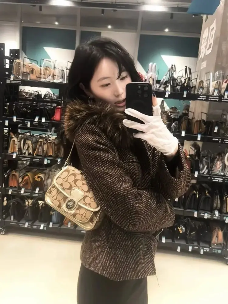 Lazy and Relaxed Retro Temperament Atmosphere Top Autumn and Winter New Fashion Simple Fur Collar Horn Buckle Coat