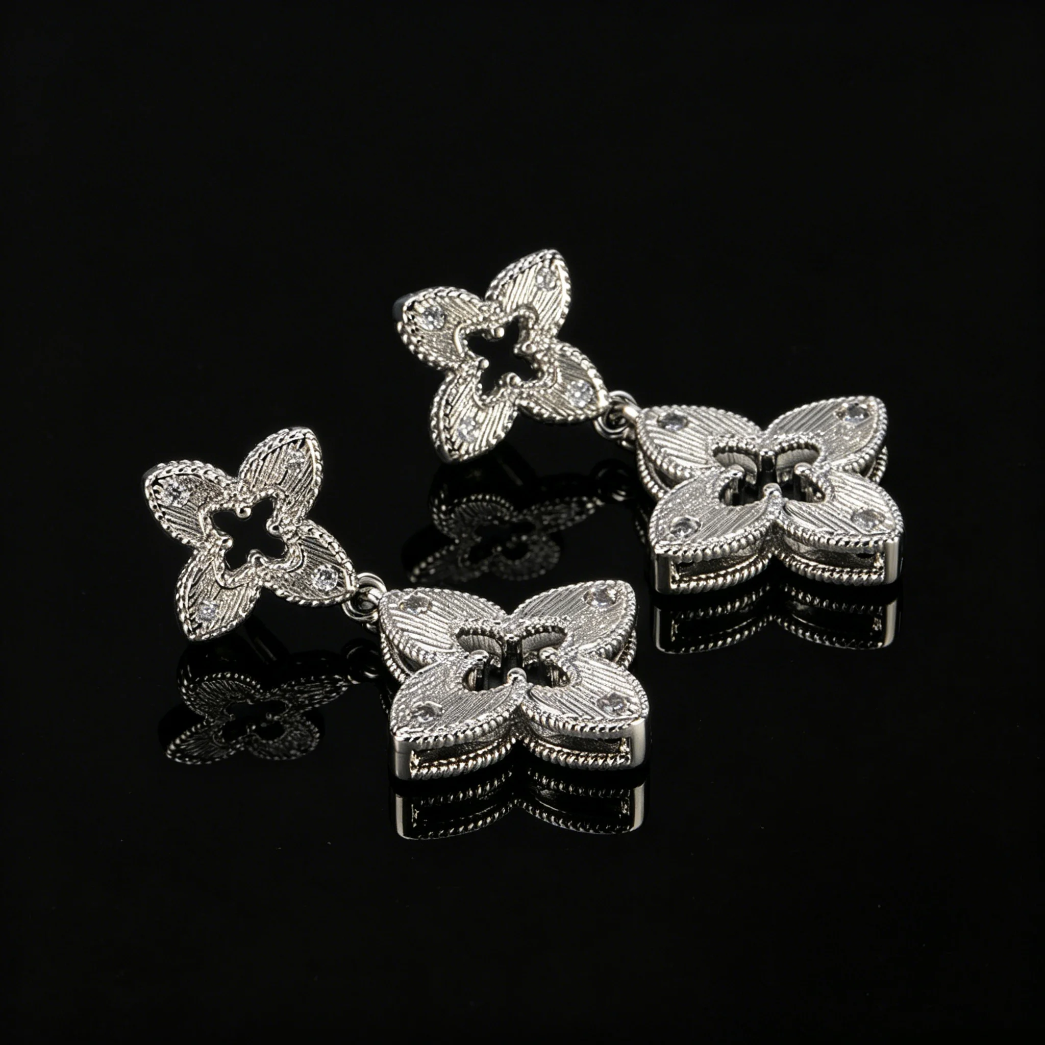 Retro-Mode Damen S925 Silber Ohrschmuck Gebürstete Hohle Kleeblatt-Rhombus-Form Hängende Ohrringe – Detail 3