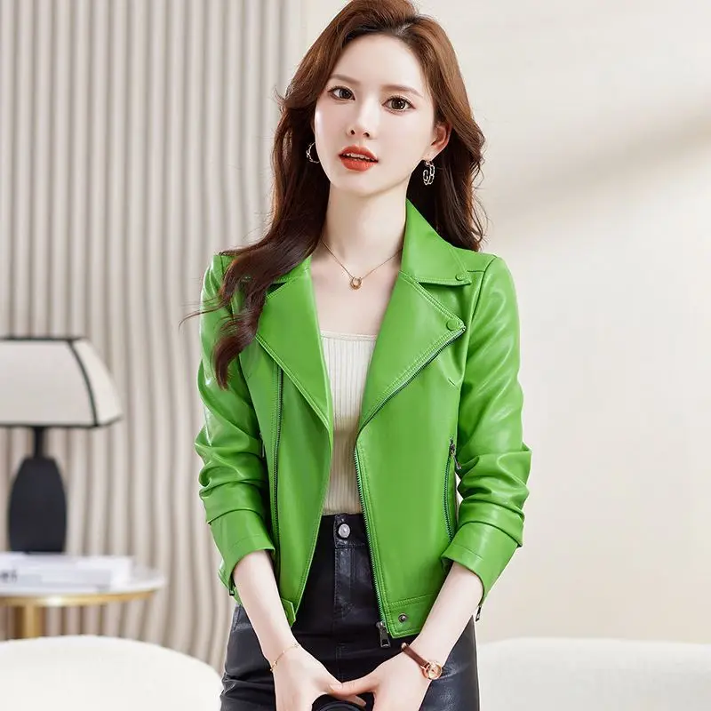 Neue Damen-Motorradjacke, Frühling und Herbst 2022, coole, trendige, schlanke, kurze Reißverschluss-Schaffell-Ledermantel, geteilte Leder-Bikerjacke