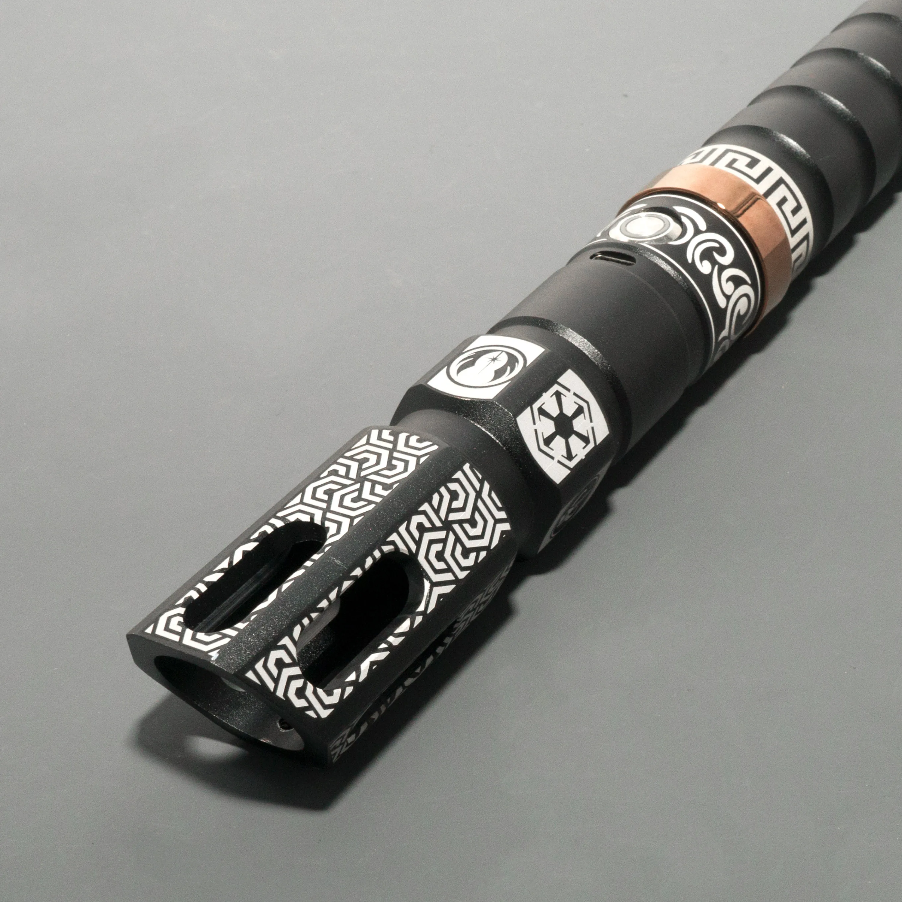 السيف الضوئي Neopixel Jedi ليزر السيف المعدني المقبض الثقيل المبارزة الحساسة السلس لانهائي تغيير ضرب ضوء الصوت صابر