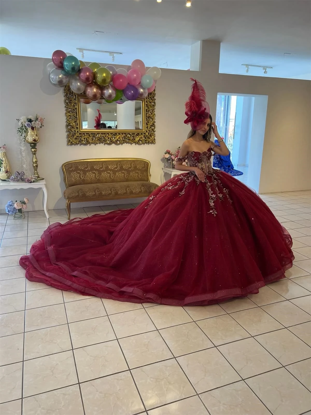 Abiti da principessa Quinceanera bordeaux abito da ballo con spalle scoperte Appliques in Tulle dolce 16 abiti 15 aecos personalizzati