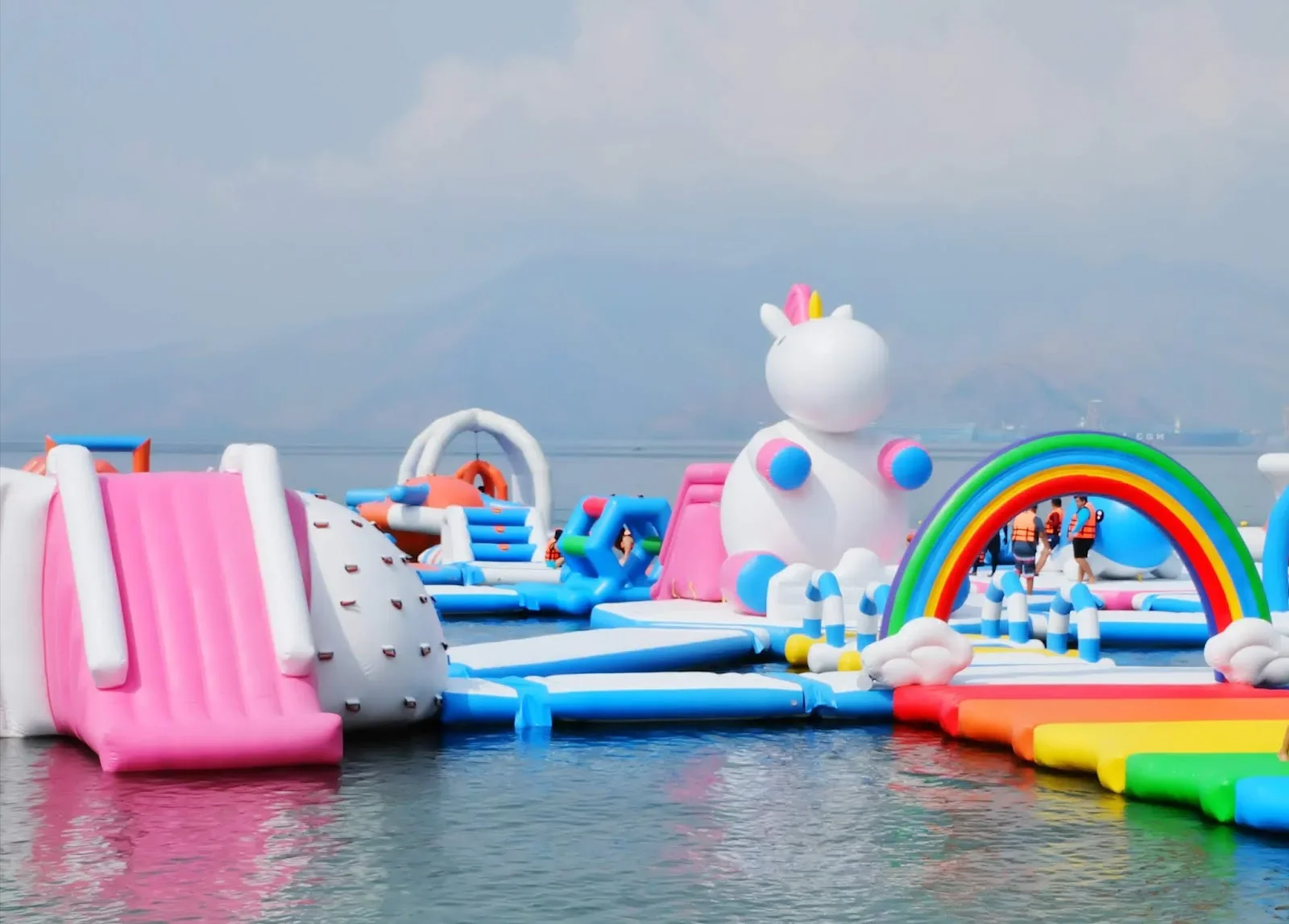 Customized Attractive Outdoor Inflatable Aqua Park Pool Floating Water Park Equipment for Home Water Play