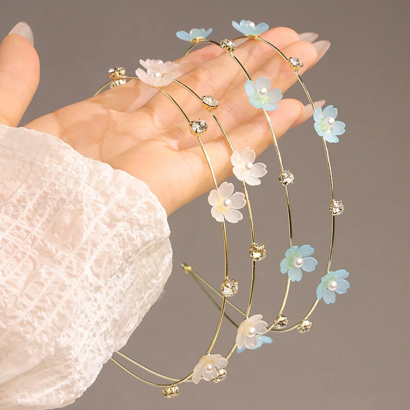 Einfache, doppellagige Haarreifen aus Metall, eleganter Blumen-Haarreif mit Strasssteinen, modischer Damen-Haarreif, Haarstyling-Accessoire. – Detail 4