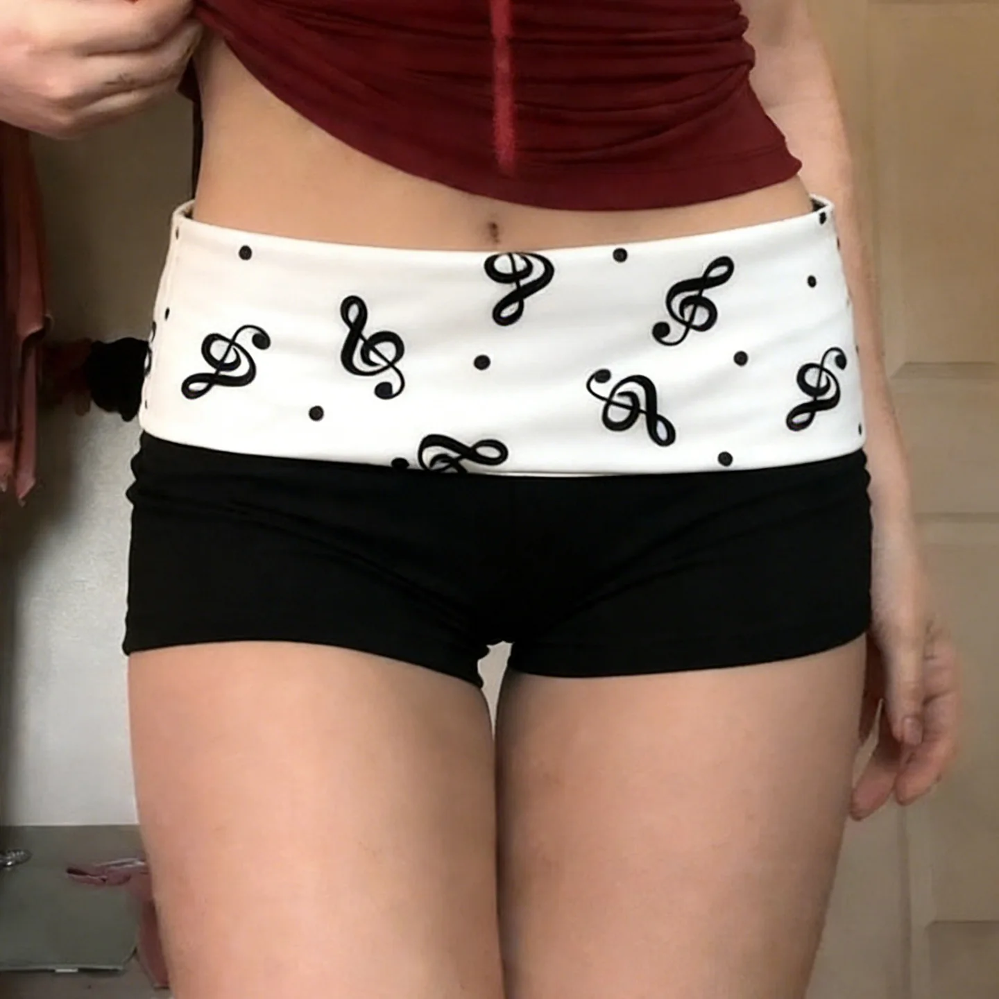 

2026 Casual Printed Color Blocked Low Waisted Shorts for Fashionable Wear and Tight Fitting Pants