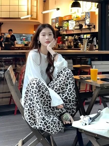 

Корейский стиль: Новинка Весна 2026 – Женский комплект с леопардовым принтом, длинными рукавами, брюками с высокой талией и защитой от солнца, костюм-двойка