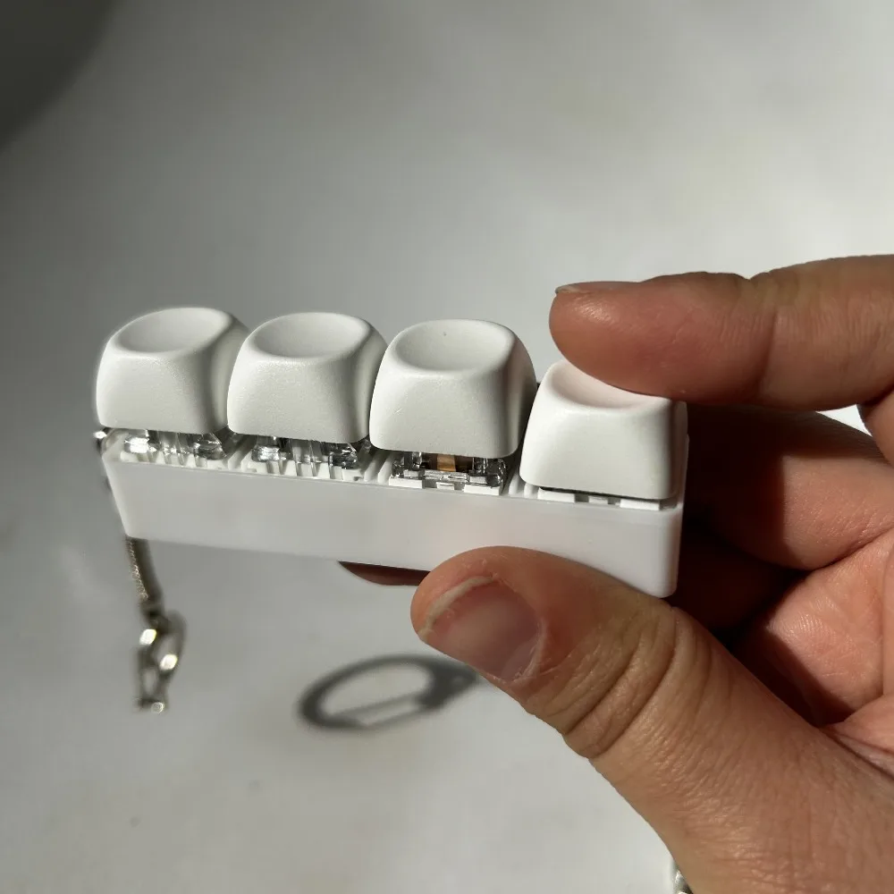 New DIY Keyboard Fidget Keychain Keys Button Relief Stress Finger Keyboard Cap Pass The Time 4/9Keys Clicker Toy Adult