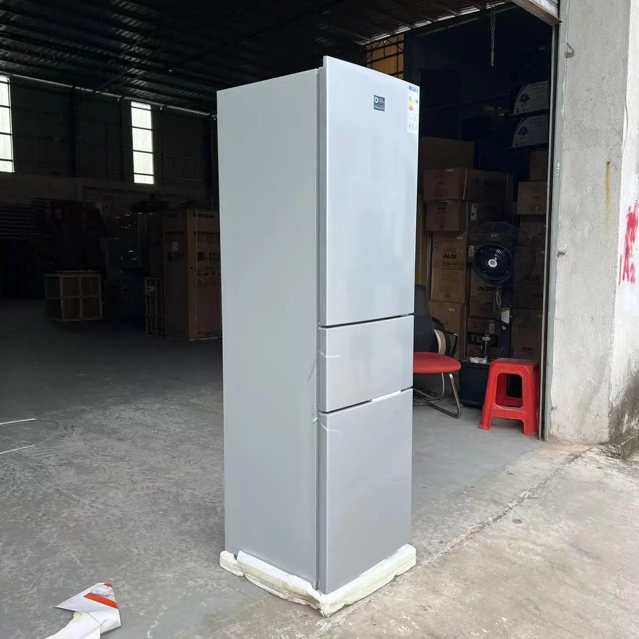 ثلاجة 2025 Premium 250L عمودية ذات 3 أبواب - ستانلس ستيل مبرد مباشرة (تصنيف الطاقة A+++، 220 فولت 50/60 هرتز)