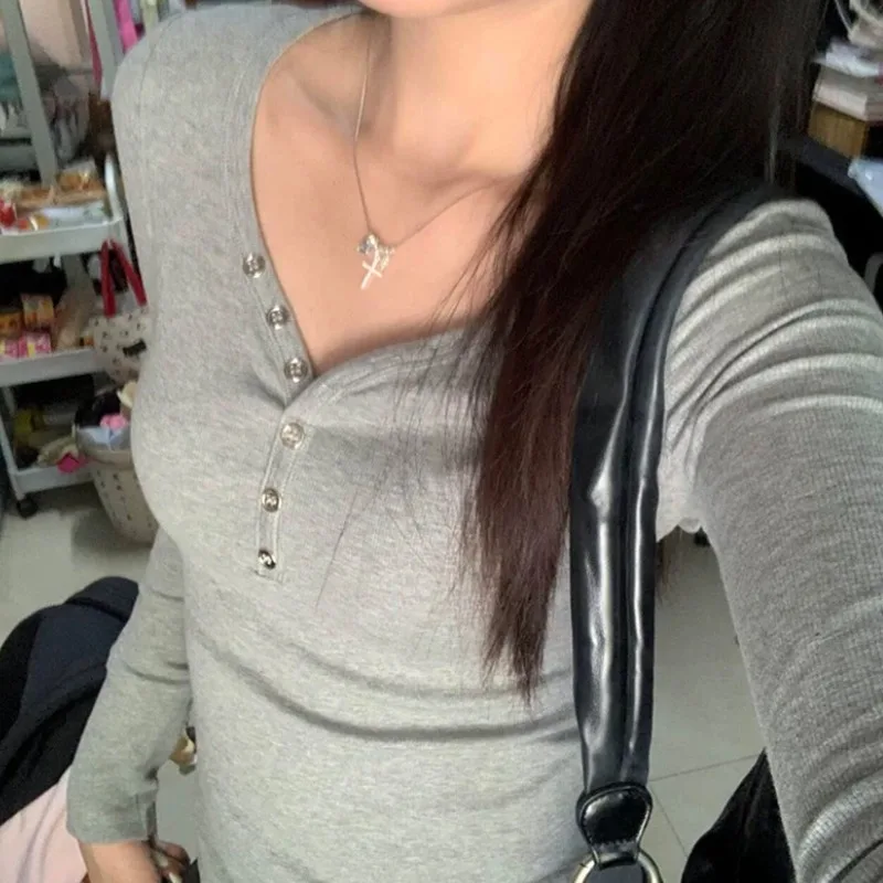 V-neck Button Design Pure Desire Long Sleeved Base Small Shirt Women's Early Autumn Gray Slim Fit Waist Pinching T-shirt Y2K