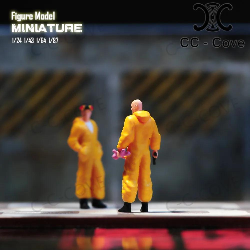 Painted Miniatures1/24 1/43 1/64 1/87Two Male Safety Officers Wearing Yellow Safety Suit Scene Figure Model Toys View Decoration