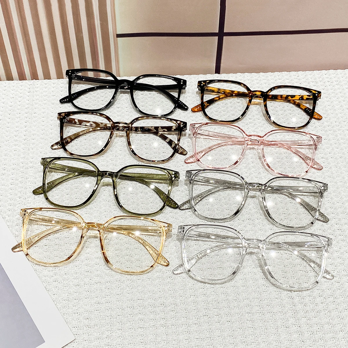 8 paires de lunettes de soleil minimalistes à monture large pour femmes, populaires en Europe et en Amérique, style influenceur, look naturel, lunettes élégantes sans correction, adaptées au quotidien, aux courses et aux fêtes