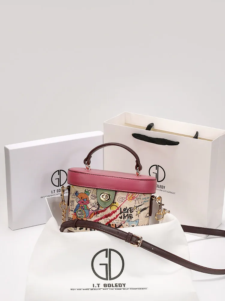 

Luxury and Fashion Handheld Box Bag with Popular Bear Graffiti and High Quality Metal 2026 Women's Vintage Single Shoulder Bag