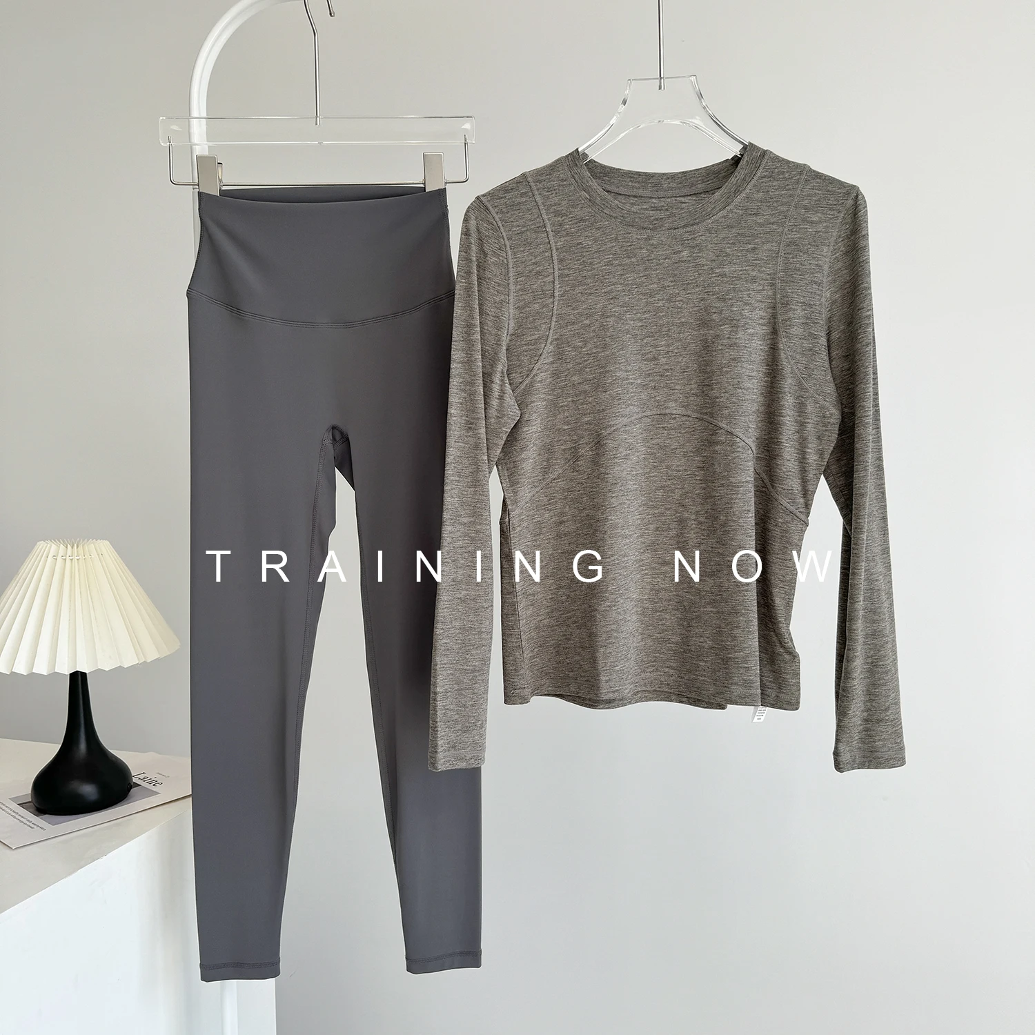 

Спортивный костюм для фитнеса для женщин на осень, тонкий, дышащий и высококачественный спортивный костюм для йоги с длинными рукавами для занятий пилатесом и бегом