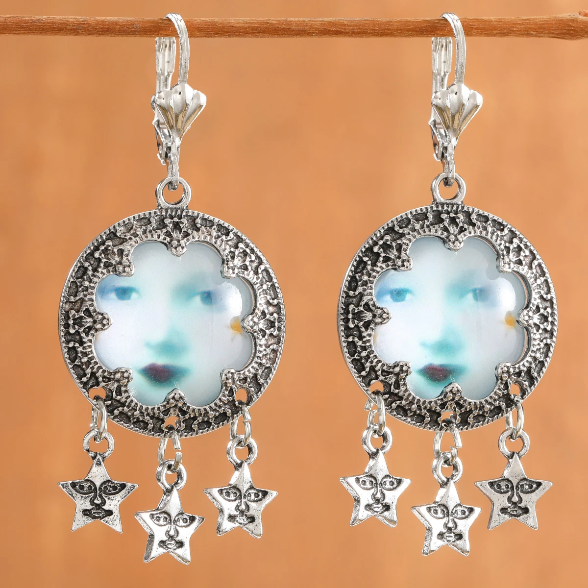 Böhmische Scheiben-Ohrringe mit menschlichem Gesichtsmuster und Stern-Design für Damen, geeignet für den Alltag und zur Party-Verzierung. – Detail 2
