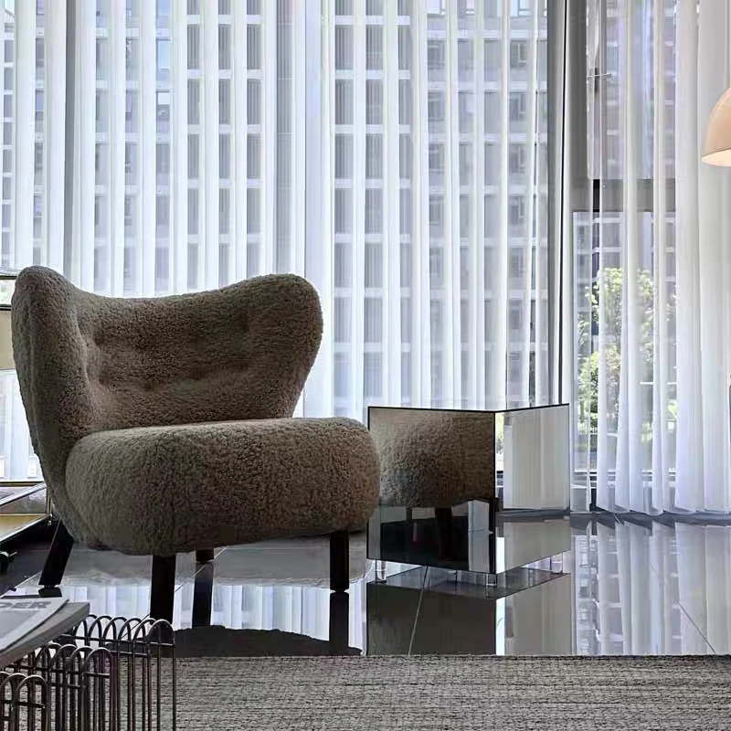 طاولة قهوة بمرآة زجاجية إيطالية، حافة مربعة، عدد قليل من طاولة السرير البسيطة، زينة فنية للمقهى، دعائم التصوير