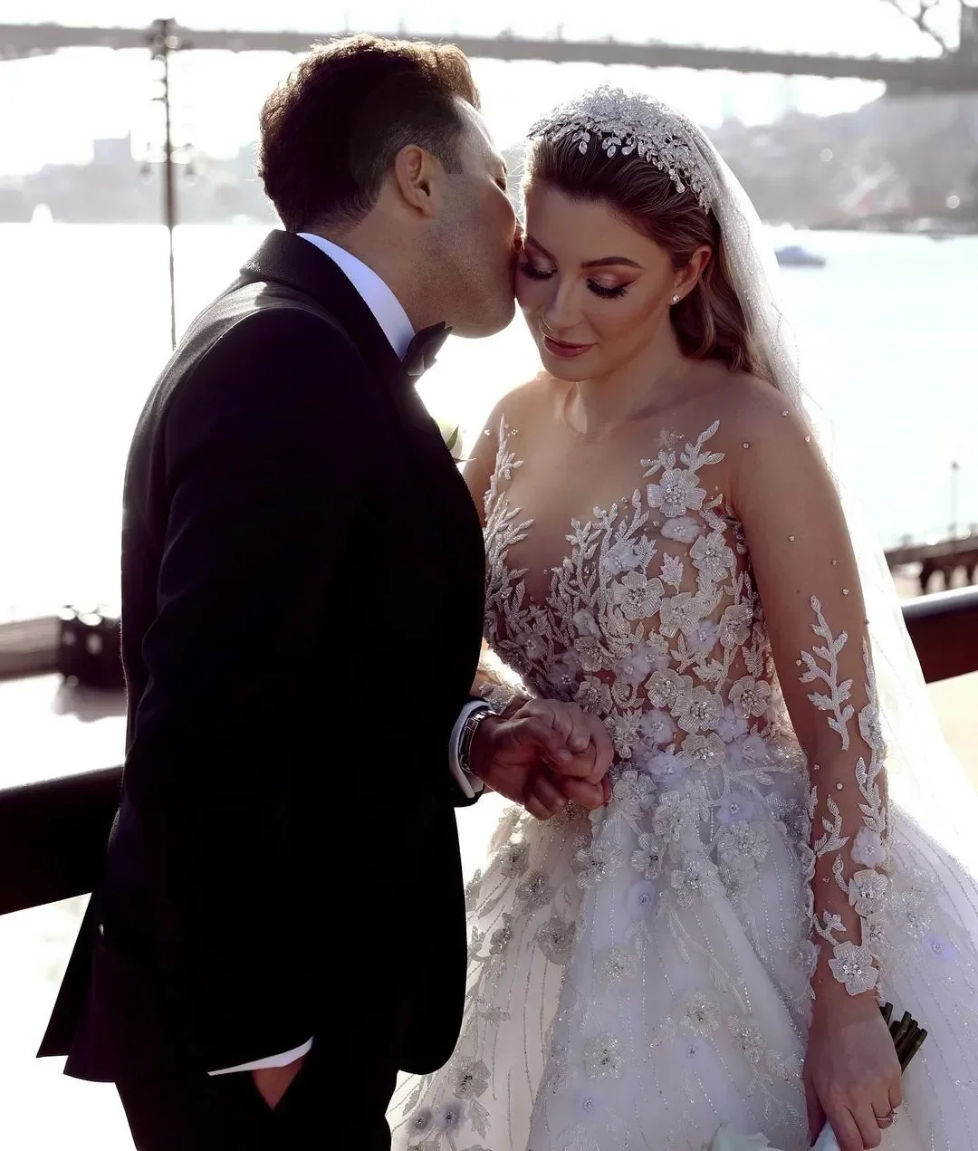 Flavinke Индивидуальные роскошные изысканные свадебные платья с аппликацией из бисера Кружевные свадебные платья из органзы с длинным рукавом и v-образным вырезом с открытой спиной