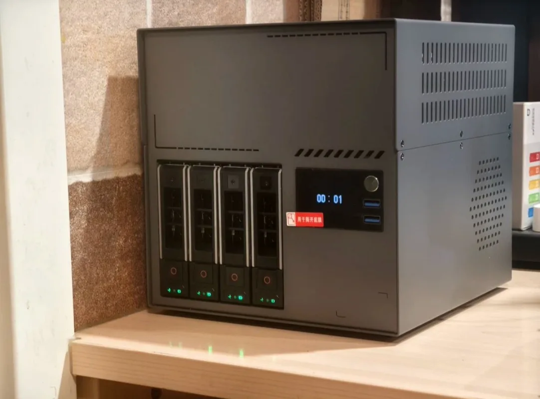 For Chiwei Zhizao Q4 4-disc Nas Chassis 3.5 19 * 19 Main Board NAS Chassis 2.0 Inch Secondary Screen