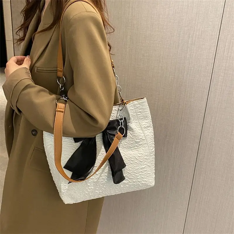 New Luxury Women's Shopping Bag Large Capacity Canvas Portable Shoulder Bag Fashion Cute Bow Zipper Portable Computer Tote Bag