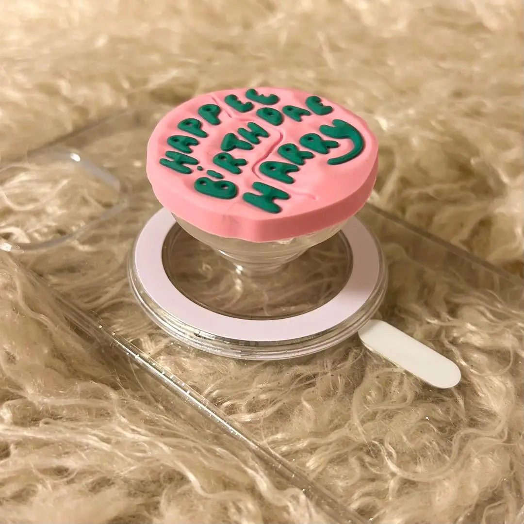 INS Niedlicher pinker magnetischer Handyhalter mit Buchstabenmotiv und Grip Tok für iPhone 17 und iPad – Magsafe Smart Tok Halterung
