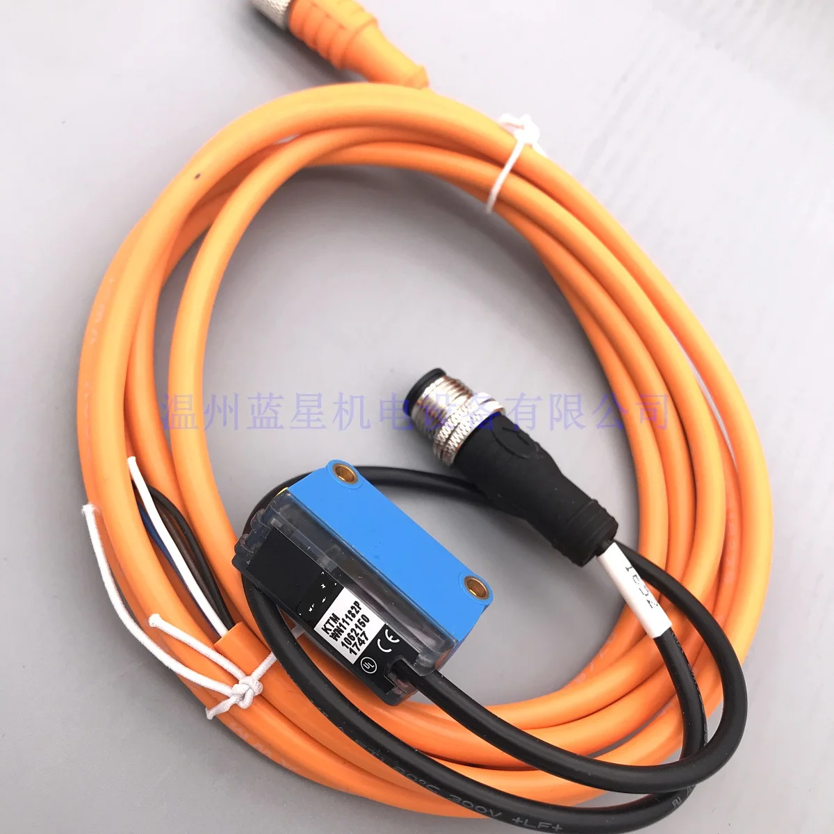 Original German contrast sensors The new model KTM-WN11182P replace KT3W-N1116 With a single cable