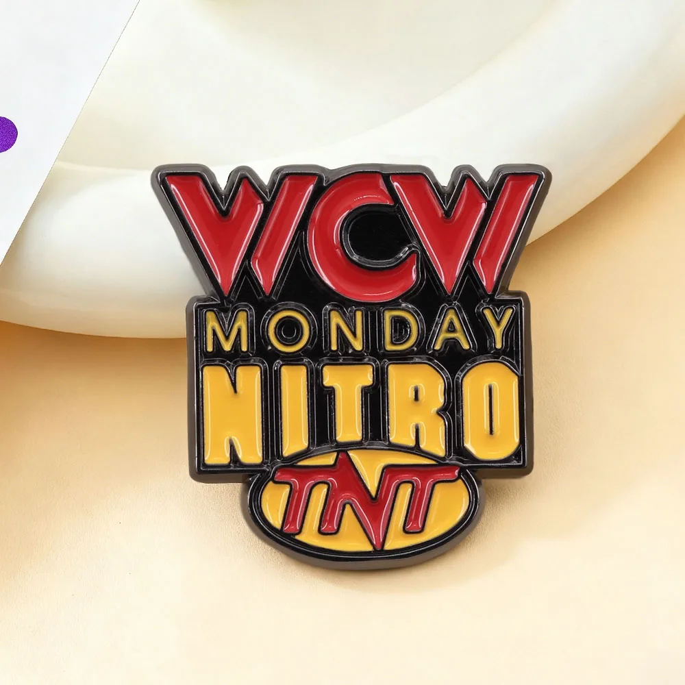 Wcw Monday Nitro Logo Emaille-Anstecknadel, amerikanisches professionelles Wrestling-Fernsehprogramm, Ansteckbrosche, Geschenk für Fans, Abzeichen, Accessoires, Farbe: Col – Detail 8