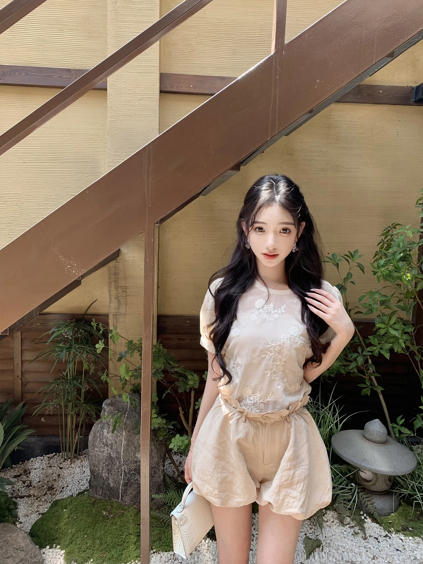 

Комплект женской повседневной одежды J Studio: футболка и брюки-фонарики с высокой талией, лето 2025