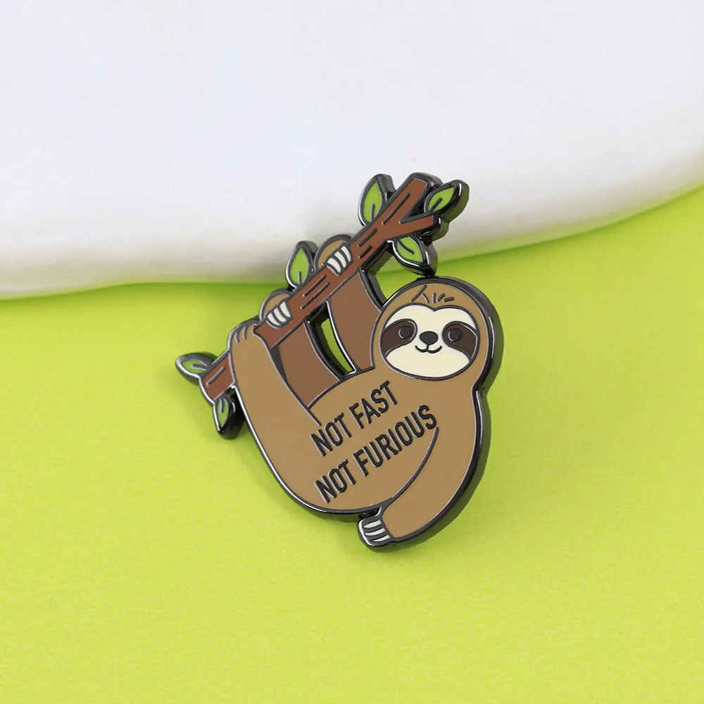 Not Fast Not Furious Faultier Emaille-Pin, Niedliche Cartoon-Tier-Brosche, Lustiges Abzeichen-Accessoire für Kleidung, Humorvolles Geschenk für Freunde – Detail 11