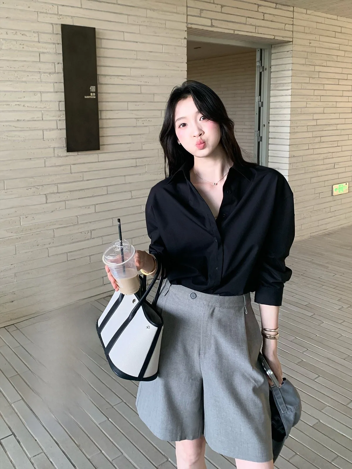 

Folelse Korean Style High Waist Grey Commute Short Pants Five-Point Slimming Casual Versatile Ladies Straight Leg Shorts