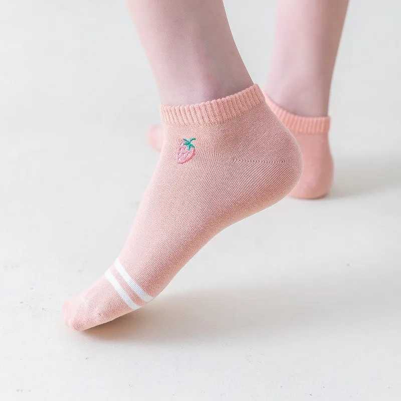 Calcetines cortos de algodón para mujer, medias tobilleras de corte bajo con dibujos de fresa rosa, 5 pares por lote