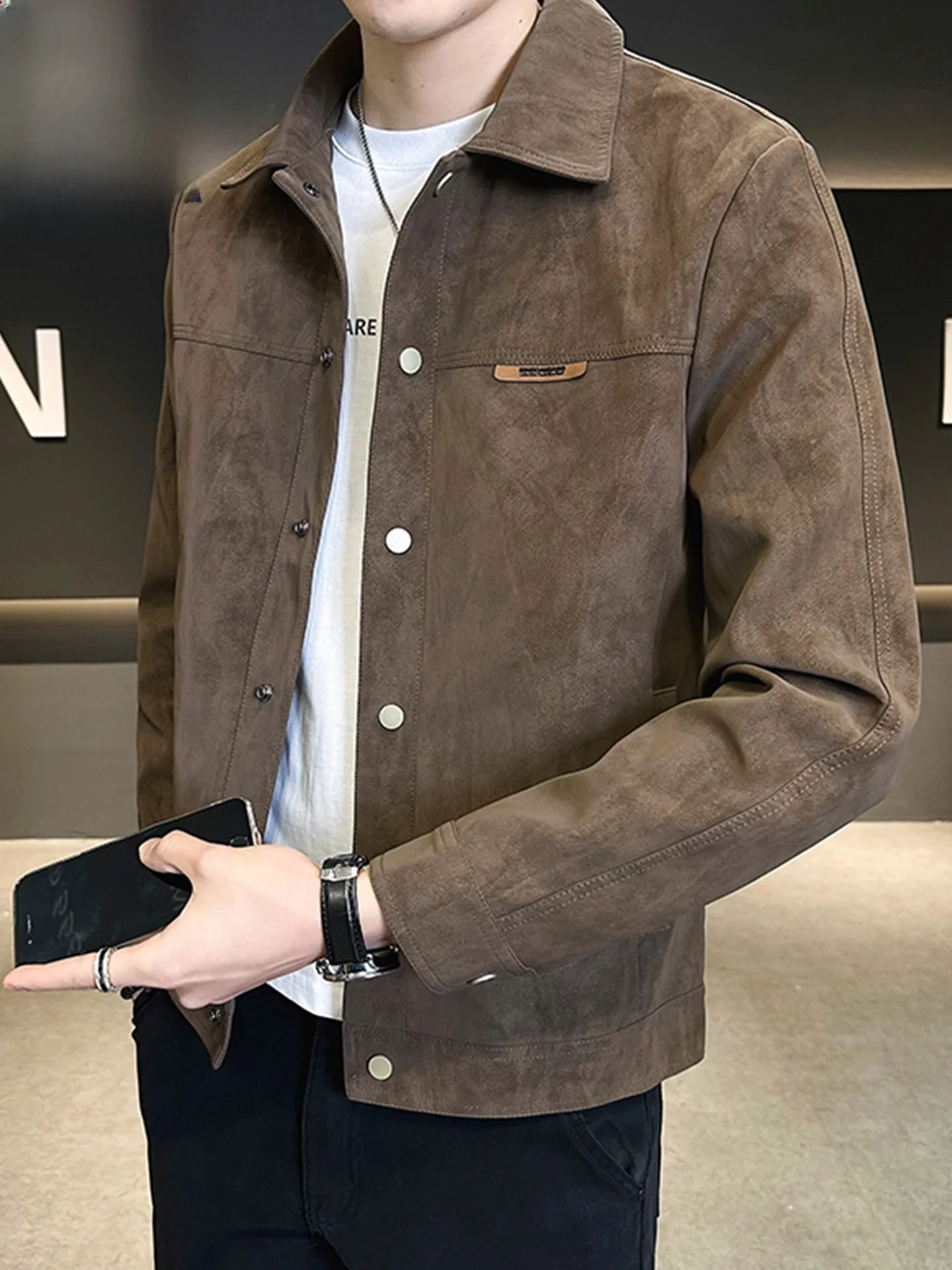 

Мужская демисезонная замшевая куртка: новая модель, повседневный стиль, модный воротник, ветрозащитная, с длинными рукавами, приталенный крой, городской стиль