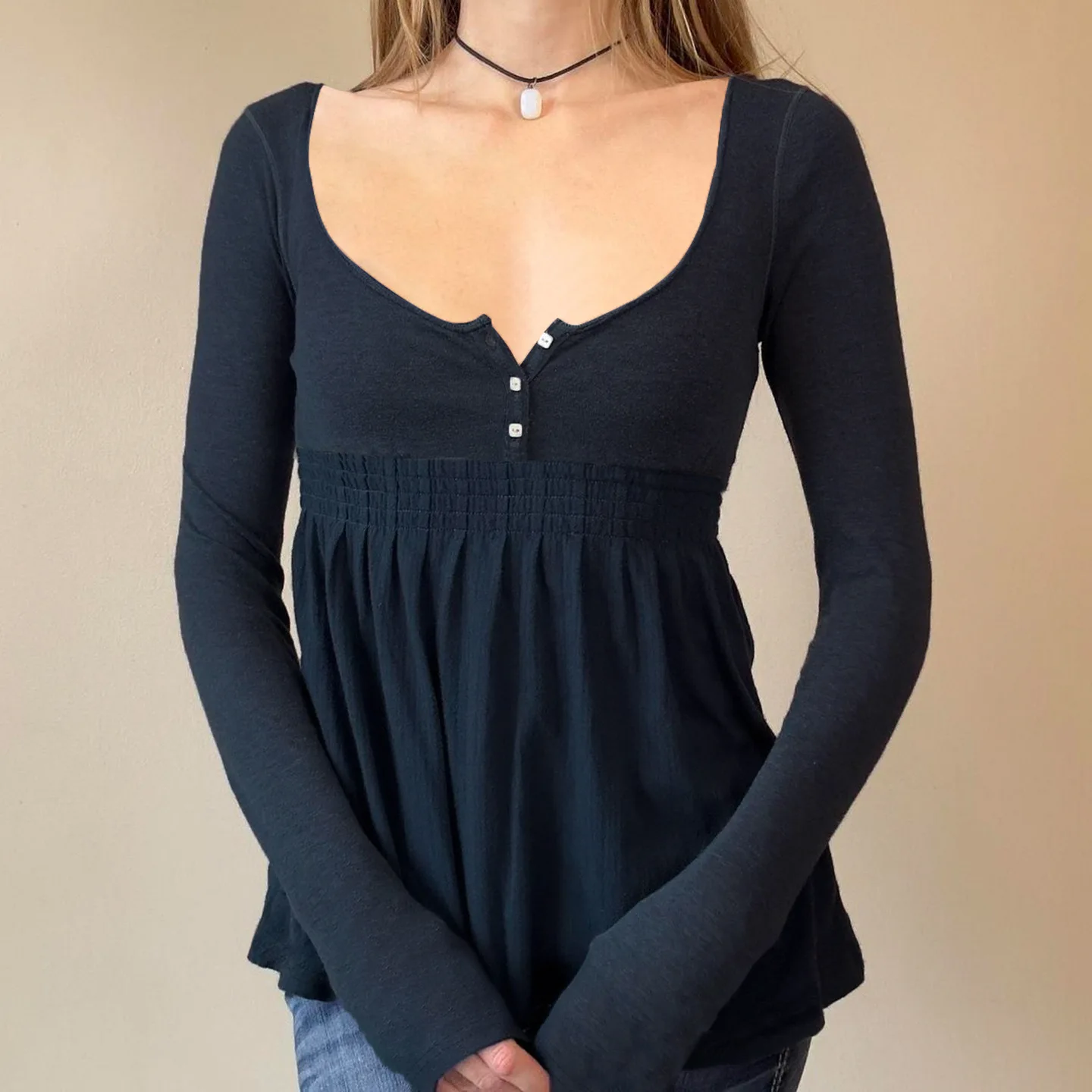 

Новая однотонная рубашка в стиле ретро в европейском и американском стиле, сексуальная тонкая футболка с длинными рукавами и U-образным вырезом для горячих девушек