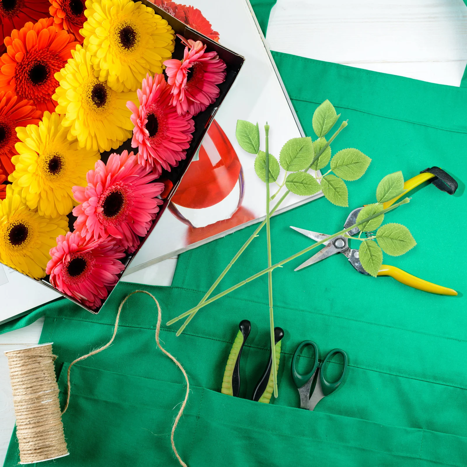 

30Pcs Artificial Rose Flower Stems Plastic Floral Wire with Leaves for Craft Projects Wedding Boutonnieres Home Decoration