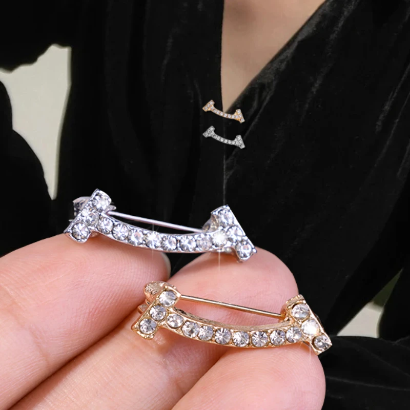 2pcs Smiling Brooch Rhinestone Multifunctional Pin Women' Anti Fall Cardigan Clip Brooch Fixed Button Clip Privacy Prevention