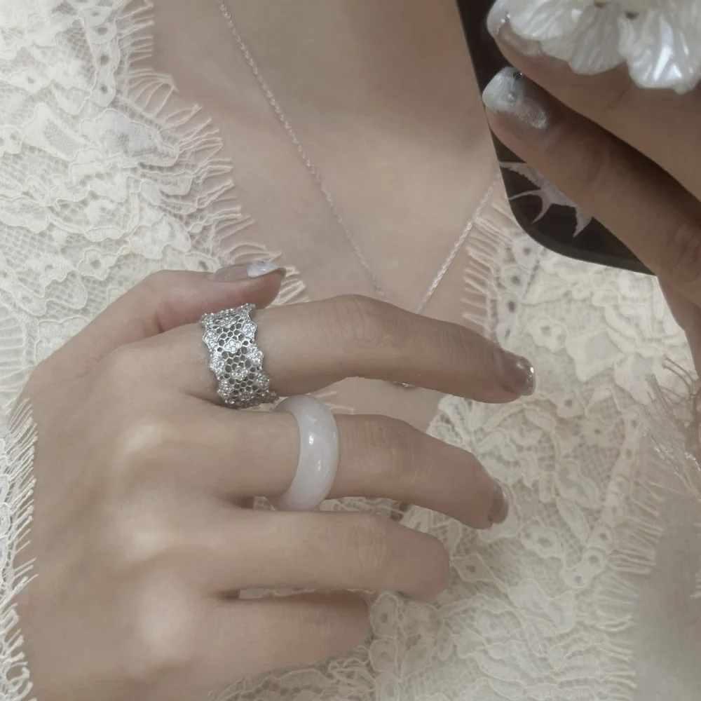 The process of ancient light luxury high-level sense of high carbon diamond lace ring 9999gold