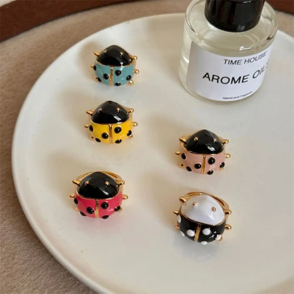 Coccinella Septempunctata الخنفساء بالتنقيط النفط الدائري الحشرات نازف النفط اللوحة الدائري الكورية نمط سبيكة مكتنزة المينا الدائري زوجين