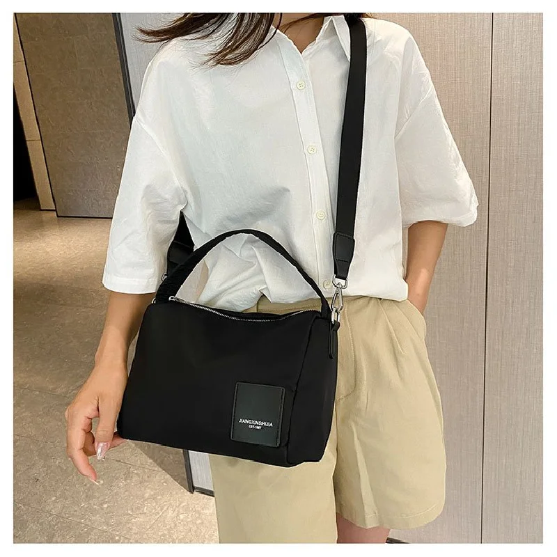 

Vintage Solid Color Tote Bag Minimalist Large Capacity For Women Leisure With Crossbody Style Fashionable Leather Bag