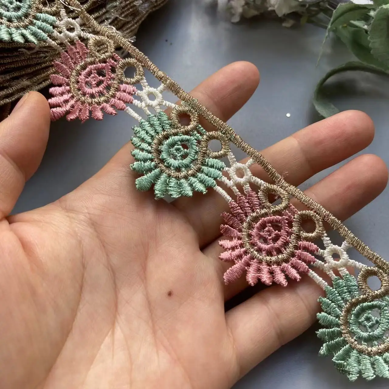 1 Yards 4cm Gold Thread Lace Water Soluble Code Four-Color Heavy Work Hollow Embroidery Garment Children's Accessories Webbing