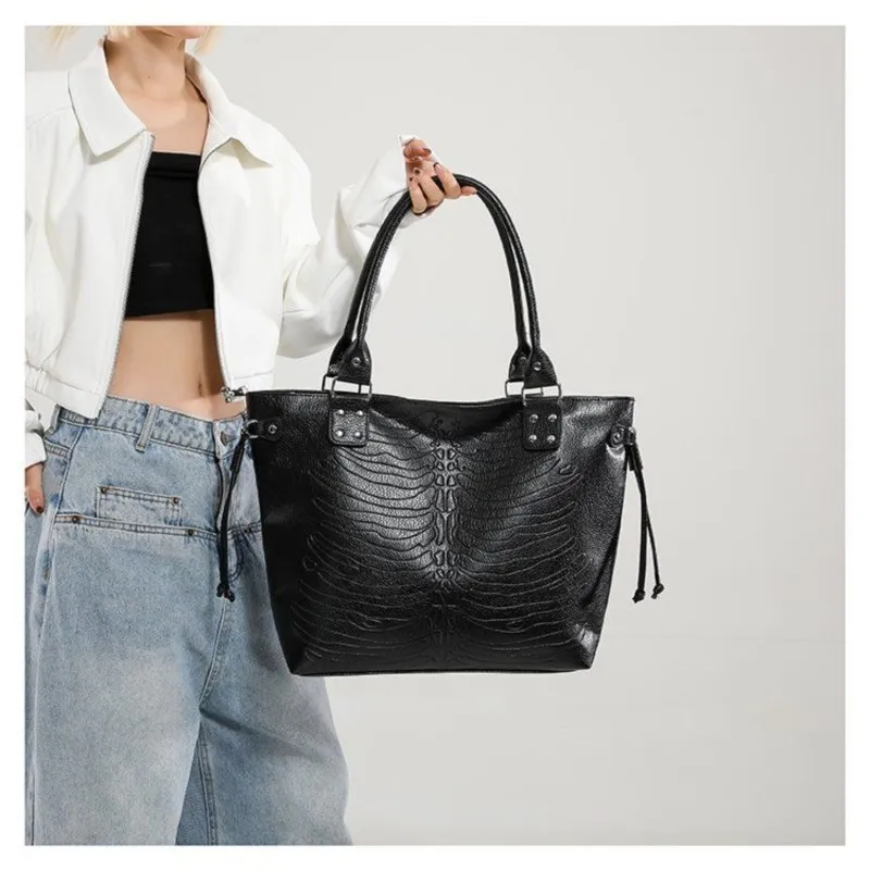 حقيبة كتف أفقية مربعة سوداء كلاسيكية للنساء ذات سعة كبيرة حقيبة يد كروس للسيدات حقيبة ساعي الأعمال غير الرسمية