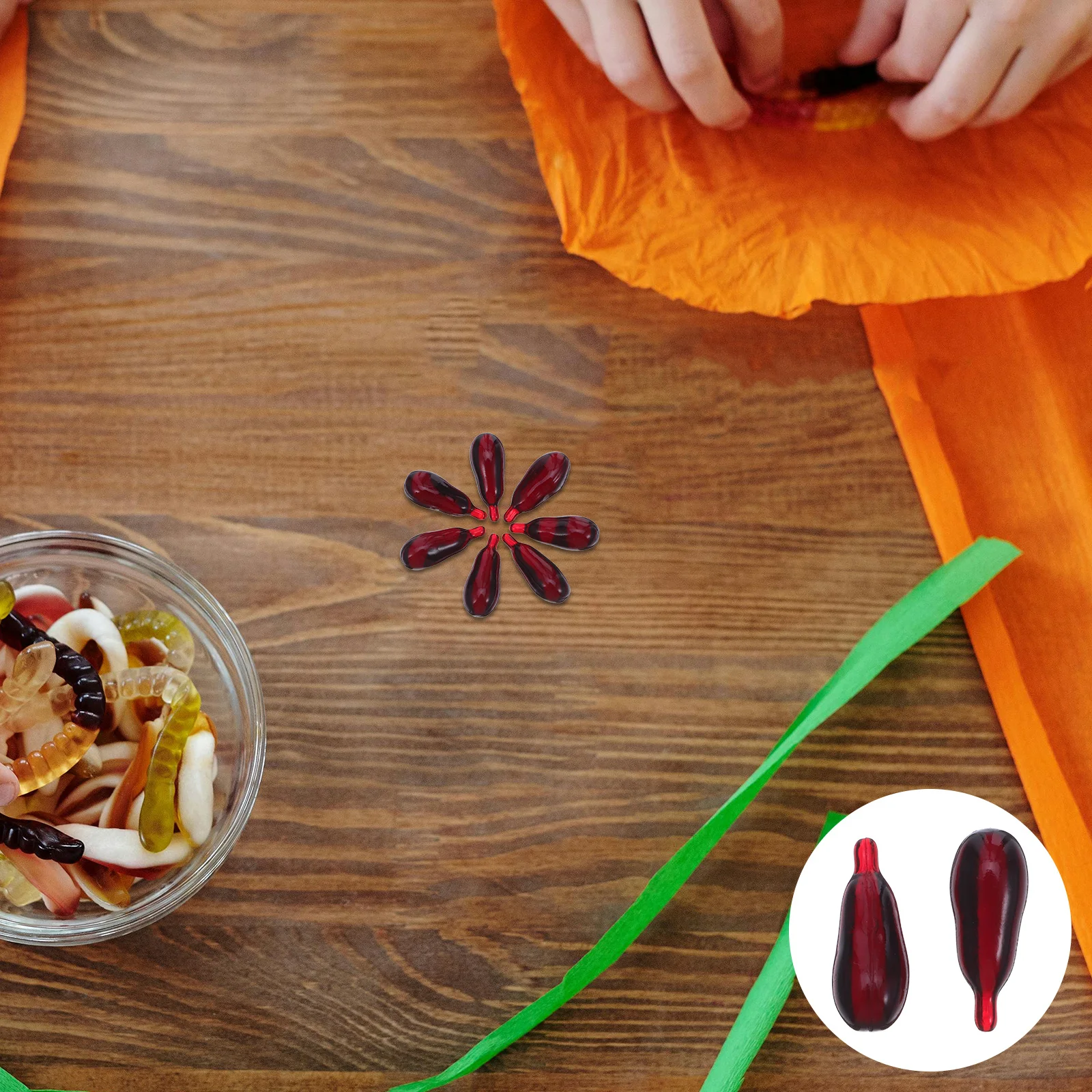 

9Pcs Simulated Blood Capsules Pills Halloween Party Trick Favors Realistic Blood Props Halloween Party Prop Creative Prank Toys