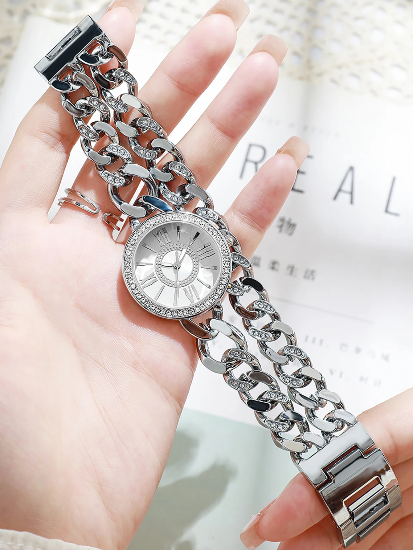 Fashion Europe and the United States diamond-set Roman numerals double chain bracelet watch female French light luxury small fem