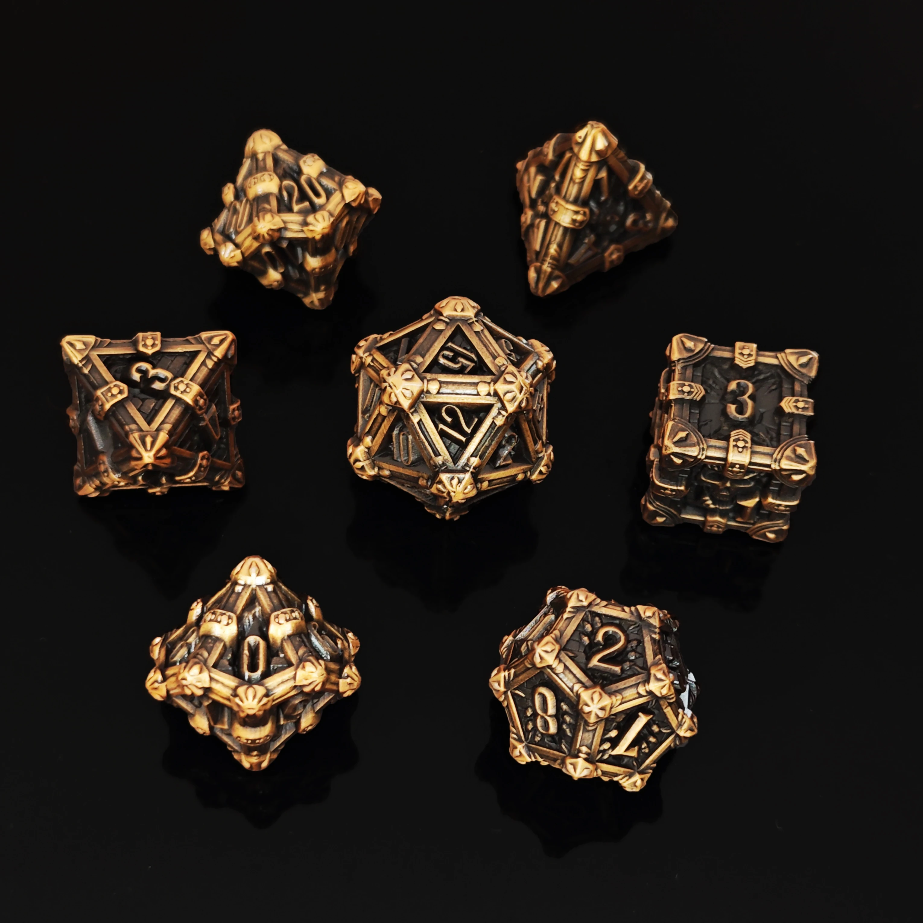 

Металлический набор полихedralных кубиков из 7 предметов для DND: Дракон и Подземелье