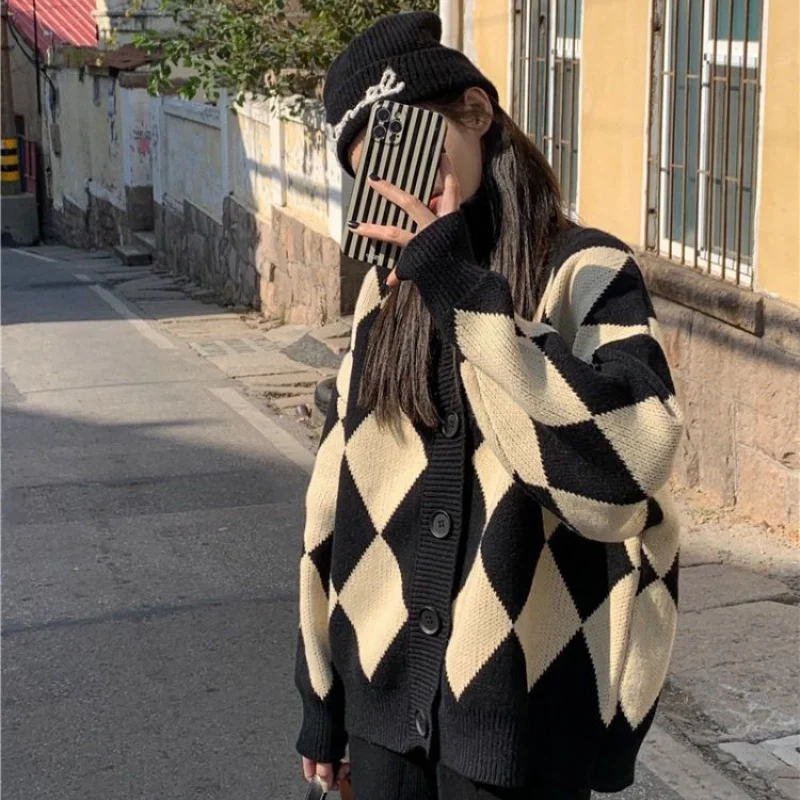 Autumn/Winter Vintage Elegant Lingge Sweater New Fashion Loose Outerwear Slouchy V-neck Knitted Cardigan Top Coat For Women