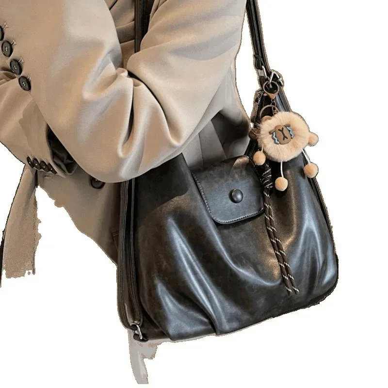 حقيبة يد نسائية كلاسيكية ذات سعة كبيرة حقيبة كتف للركاب من الجلد الاصطناعي الناعم حقيبة يد داخلية للخريف والشتاء