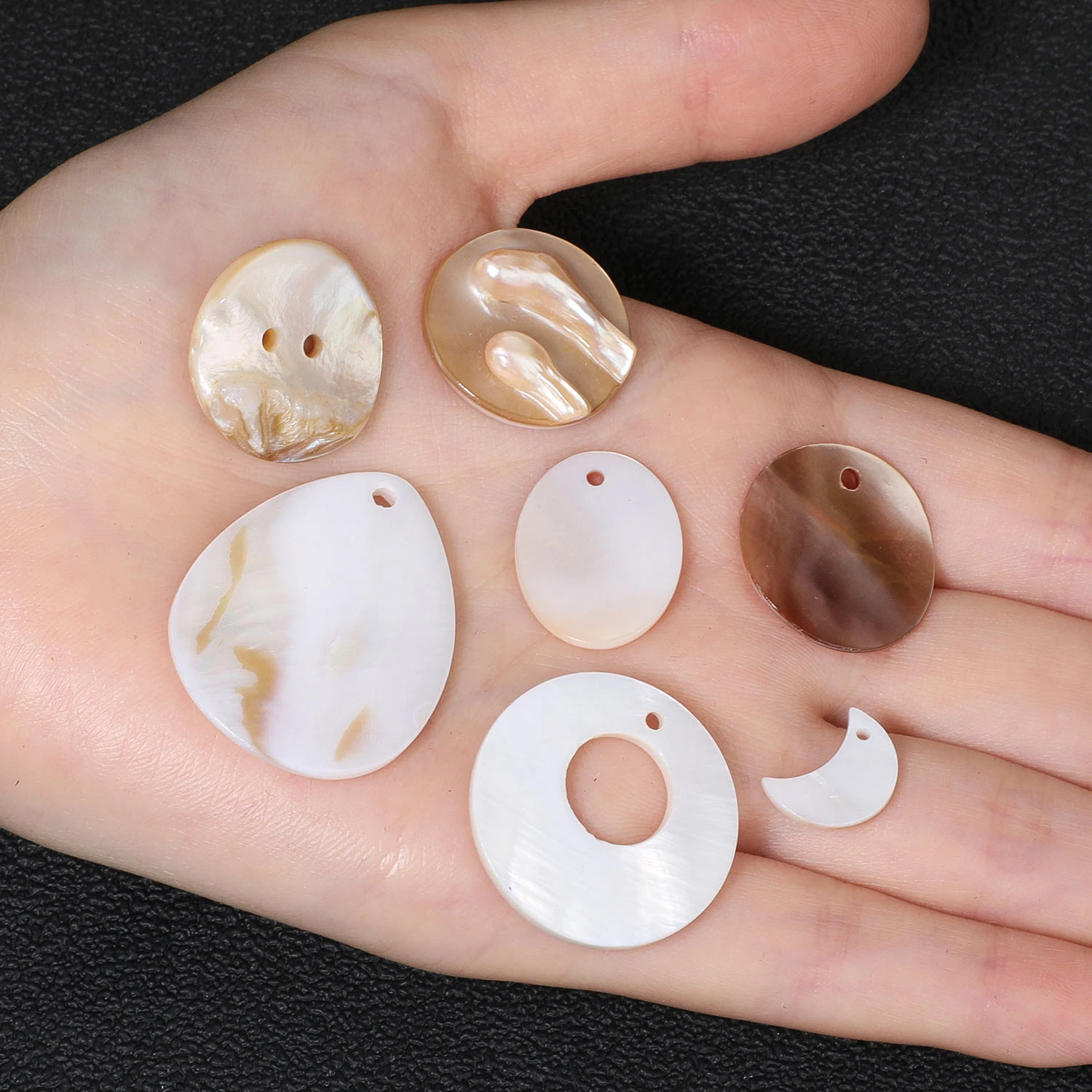 Natural Oval Fish Shape Edge/Double Holes Mother of Pearl Round Disc Shell Pendant for Jewelry Making DIY Charm Necklace Earring