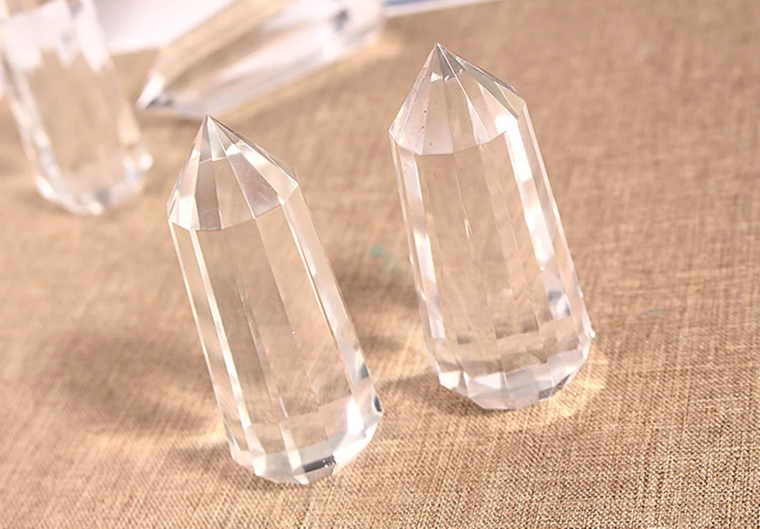 

Natural white crystal tip single 12 - sided columns