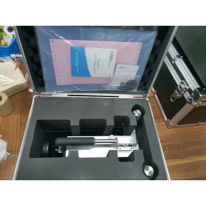 

New pressure pump with ultra-high pressure pneumatic calibration at 140bar
