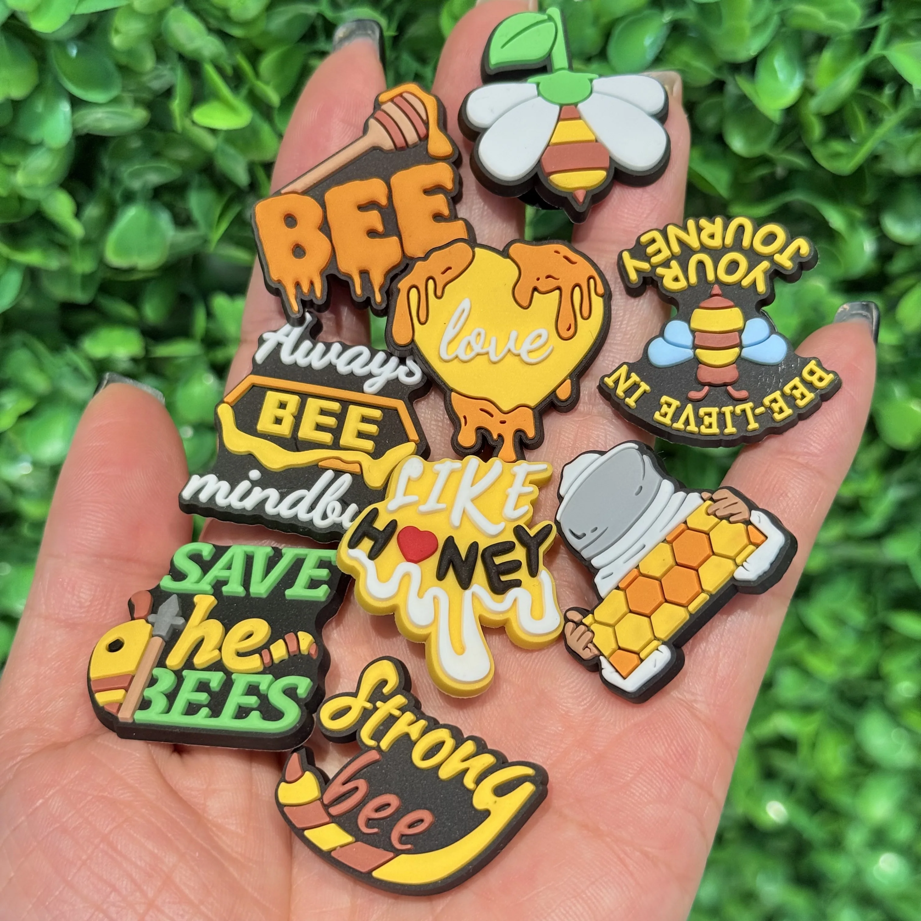 New 1pcs Cartoon Sweet Honey Bee Mindful Strong PVC Shoe Charms Sandal Slippers Shoe Decoration Buckle Clog DIY Wristbands Gift