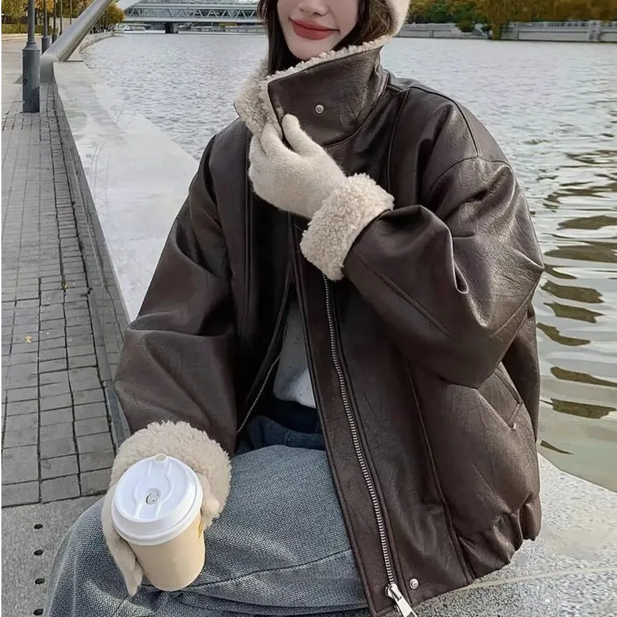 

American Retro Biker Leather Jaet Women's Winter Thiened Floing Lamb Fur Splicing Warm Loose Outerwear Coat
