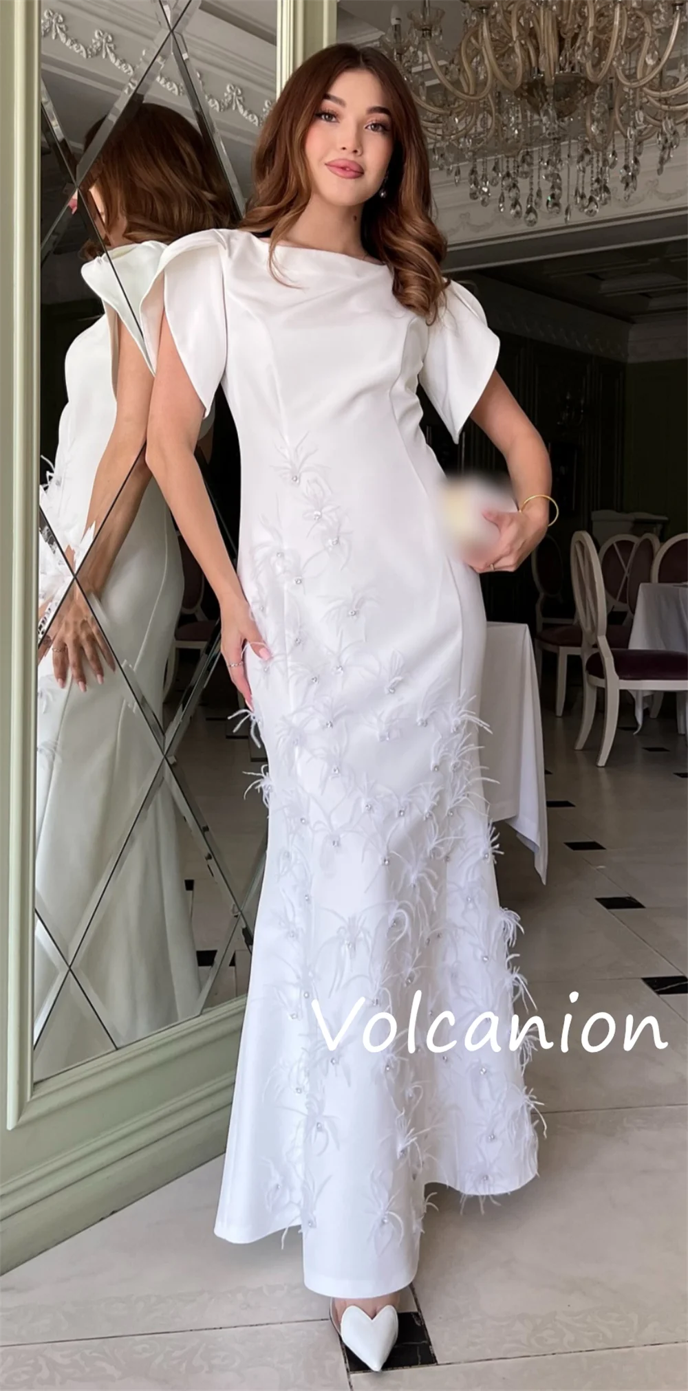 Gaun Midi Leher-o Terompet Bulu Berpayet Charmeuse Klasik Kustom Acara Dipesan Lebih Dahulu Seksi Yang Indah